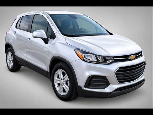Used 2019 Chevrolet Trax LS w/ Tint and Cruise Package FWD image 2