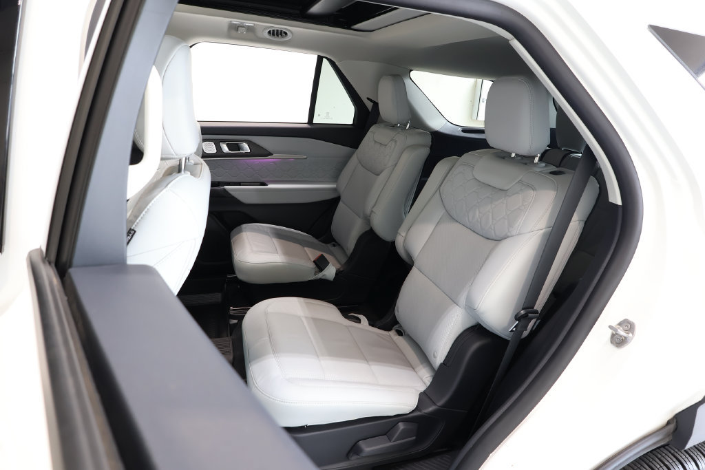 Used 2025 Ford Explorer Platinum w/ Ultimate Package AWD/4WD image 25