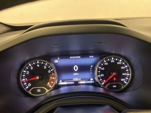 Used 2022 Jeep Renegade Latitude AWD/4WD image 11
