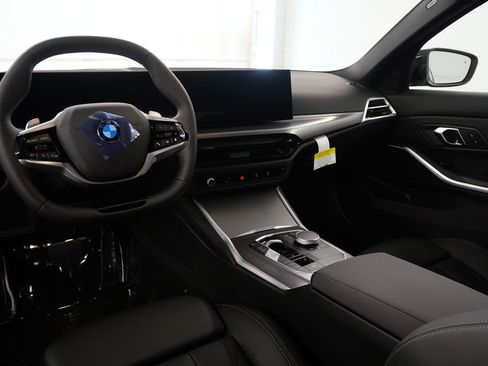 Used 2025 BMW 330i Sedan w/ Convenience Package image 19