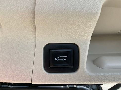 Used 2021 GMC Acadia Denali w/ Denali Technology Package FWD image 28