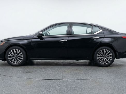 Used 2025 Nissan Altima 2.5 SV image 5