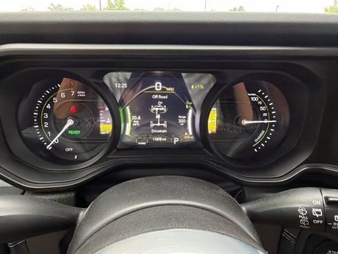 Used 2025 Jeep Wrangler Unlimited Sahara AWD/4WD image 29