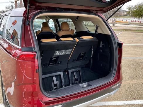 Certified 2024 Kia Carnival LX image 17