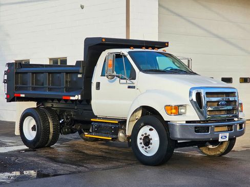 Used 2015 Ford F750 2WD Regular Cab Super Duty image 3