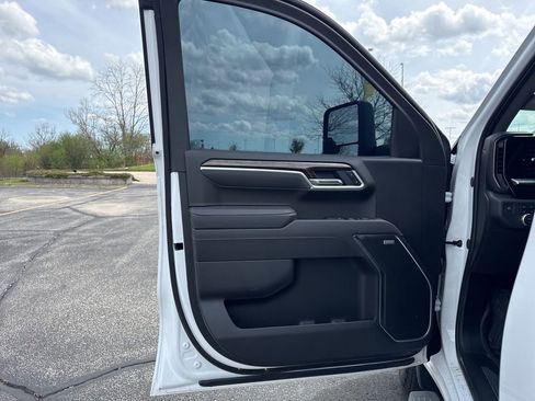 Used 2025 GMC Sierra 1500 Elevation w/ Preferred Package AWD/4WD image 8