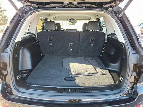 Used 2023 Jeep Grand Cherokee Limited image 18