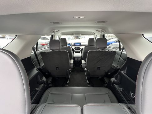 Used 2025 Ford Explorer Active w/ Active Comfort Package image 30