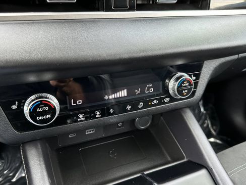 Used 2024 Mitsubishi Outlander SE AWD/4WD image 31