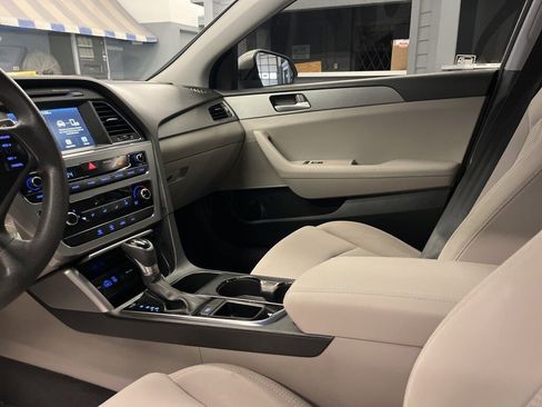 Used 2016 Hyundai Sonata SE w/ Cargo Package image 12