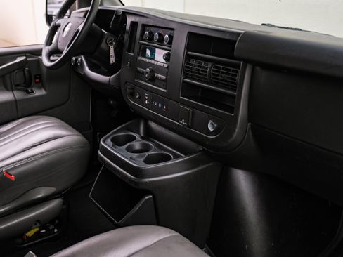 Used 2021 Chevrolet Express 2500 w/ Driver Convenience Package image 17
