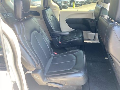 Used 2024 Chrysler Pacifica Touring-L FWD image 23
