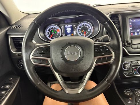 Used 2019 Jeep Cherokee Latitude Plus w/ Comfort/Convenience Group AWD/4WD image 20