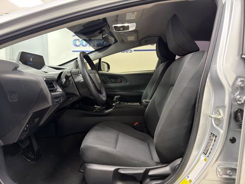 Used 2023 Toyota Prius LE AWD/4WD image 9
