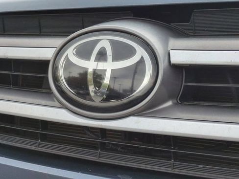 Used 2018 Toyota Highlander XLE AWD/4WD image 35