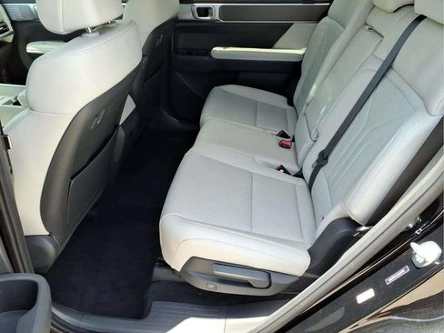 Used 2025 Hyundai Santa Fe SEL FWD image 12