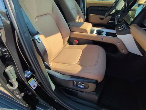 New 2026 Land Rover Defender 130 X-Dynamic SE image 25