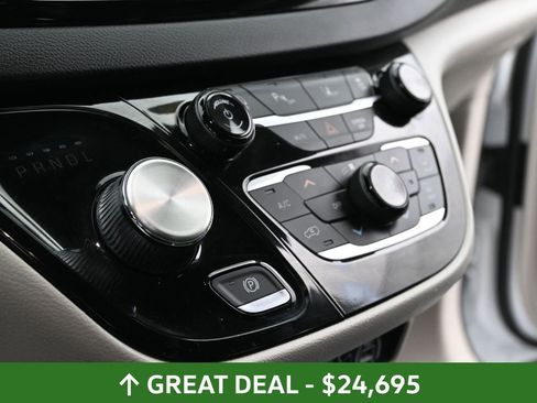 Used 2024 Chrysler Pacifica Touring-L image 26