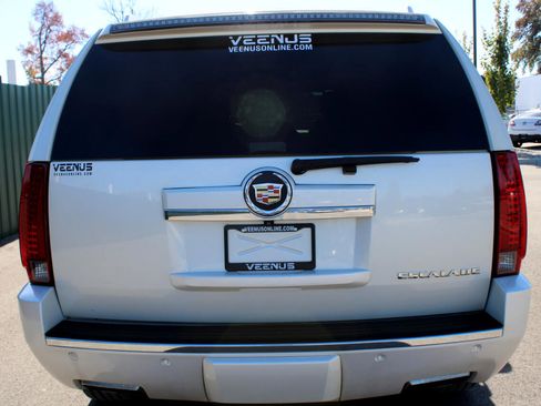 Used 2014 Cadillac Escalade Premium image 5