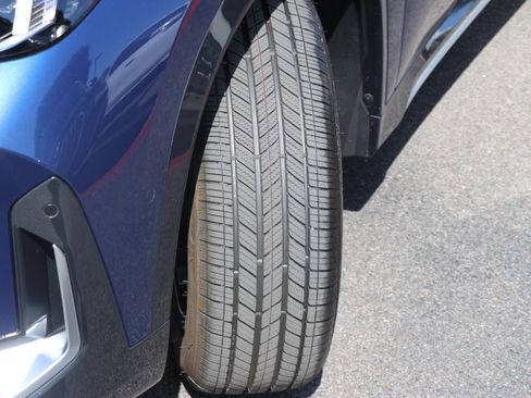 Certified 2025 BMW X1 xDrive28i w/ Technology Package image 7