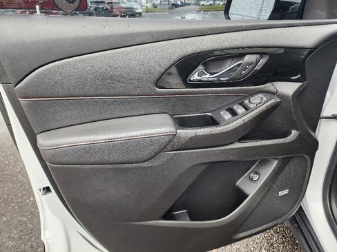 Certified 2023 Chevrolet Traverse RS image 32