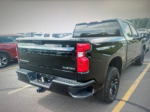 Used 2022 Chevrolet Silverado 1500 Custom Trail Boss AWD/4WD image 4