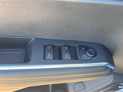 Used 2025 GMC Acadia Elevation image 14