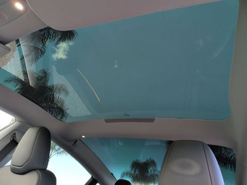 Used 2025 Tesla Model 3 image 28