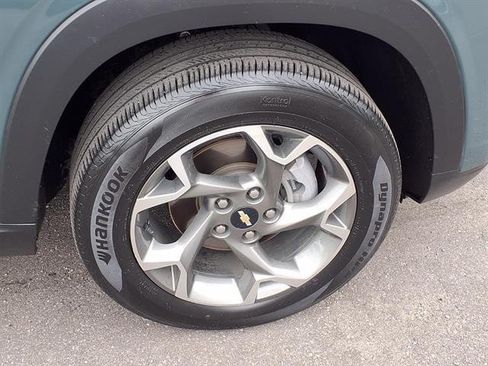 Used 2025 Chevrolet Trax LT FWD image 27