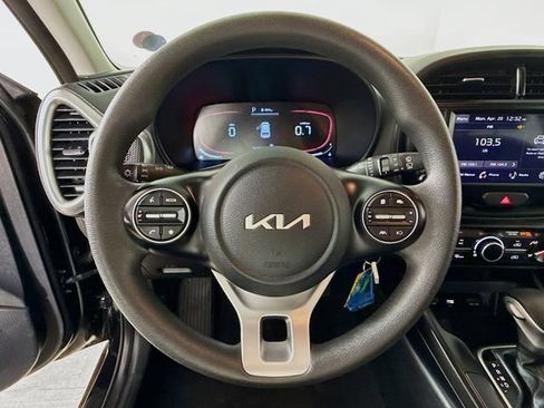 Used 2023 Kia Soul LX w/ LX Technology Package FWD image 11