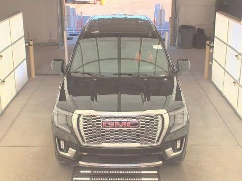 Used 2023 GMC Yukon Denali image 2