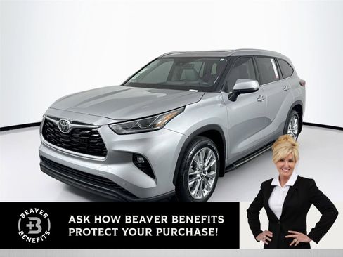 Used 2023 Toyota Highlander Limited image 1