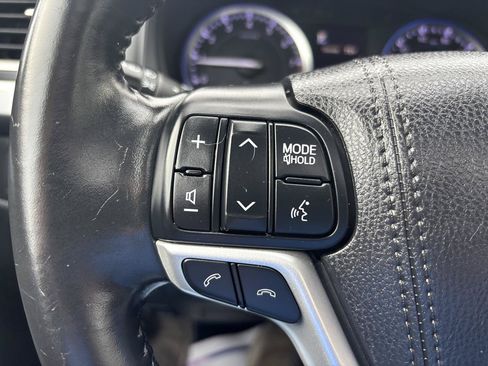 Used 2018 Toyota Highlander XLE FWD image 21