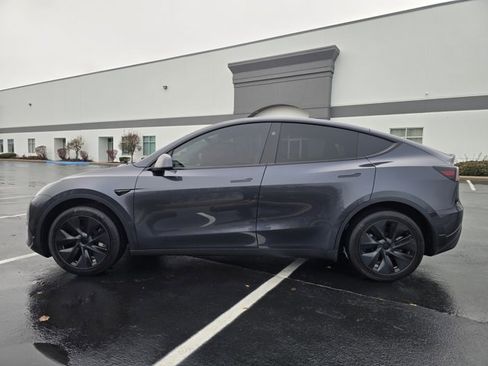Used 2024 Tesla Model Y Long Range image 11