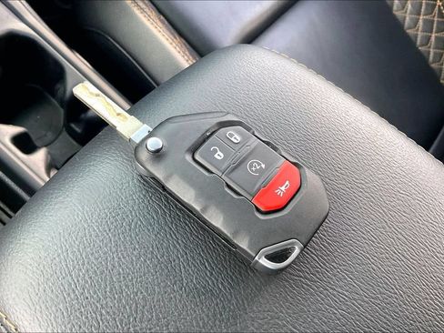 Used 2023 Jeep Wrangler Unlimited Sahara AWD/4WD image 31