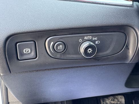 Used 2021 Buick Enclave Avenir w/ Avenir Technology Package image 18