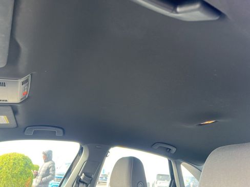 Used 2025 Volkswagen Jetta Sport image 9