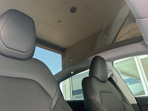 Used 2026 Tesla Model Y 2WD image 17