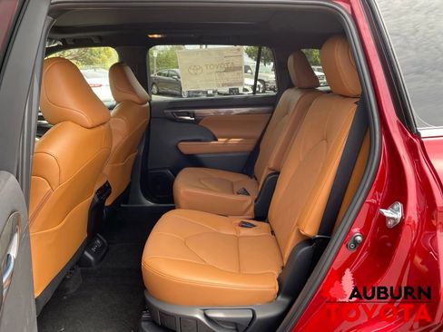 New 2026 Toyota Highlander Platinum AWD/4WD image 25
