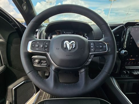 Used 2025 RAM 2500 Laramie AWD/4WD image 29