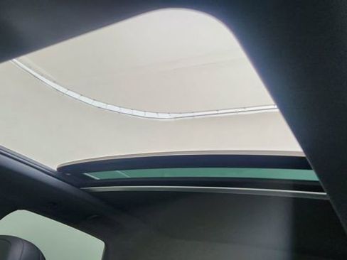 Used 2025 Porsche Cayenne w/ Premium Package image 57