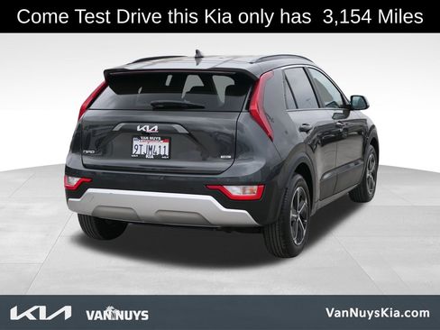 Used 2025 Kia Niro EX image 3