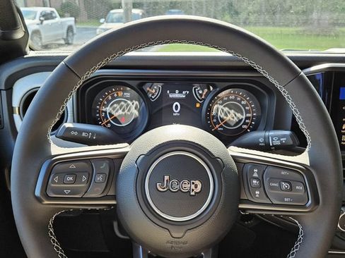 New 2025 Jeep Gladiator Sport AWD/4WD image 20