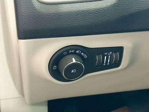 Used 2019 Jeep Compass Latitude w/ Popular Equipment Group image 11