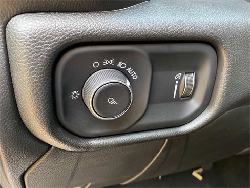 Used 2024 RAM 3500 Tradesman w/ Chrome Appearance Group image 15