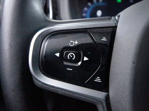 Certified 2025 Volvo XC60 B5 Plus w/ Climate Package AWD/4WD image 18