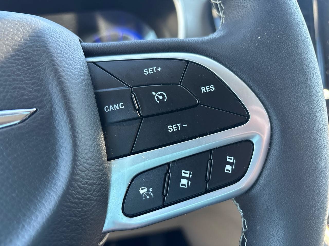 Used 2022 Chrysler Pacifica Touring-L FWD image 17