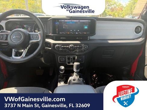 Used 2025 Jeep Wrangler Unlimited Sahara AWD/4WD image 12