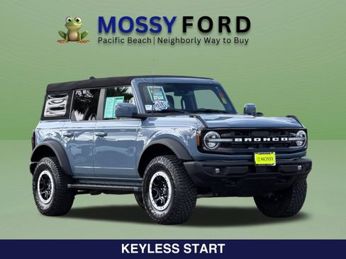 Used 2023 Ford Bronco Outer Banks w/ Sasquatch Package AWD/4WD image 2