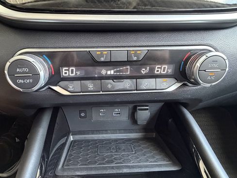 Used 2025 Nissan Altima 2.5 SR w/ SR Premium Package FWD image 23